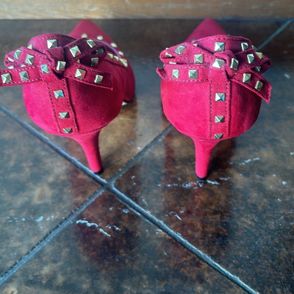 Women’s Elle brand red suede 3inch heels with gold studs. Size 8.5 worn once - Picture 2 of 6